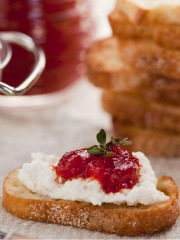 Goat Cheese Crostini With Tomato Jam